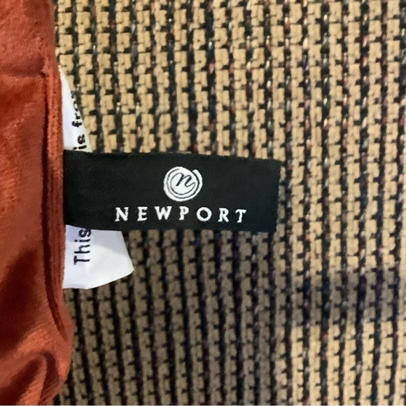 Throw Pillow Newport soft fabric Rust large flower pieced on front (poinsettia) - Picture 4 of 5